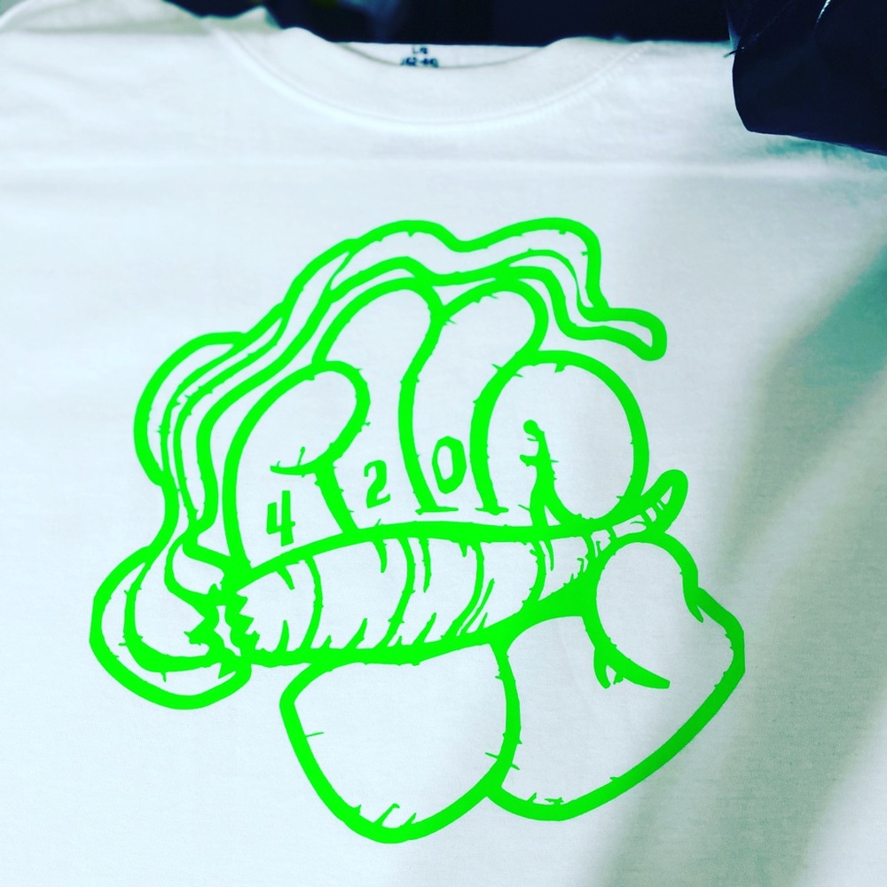A large Men's graphic tee